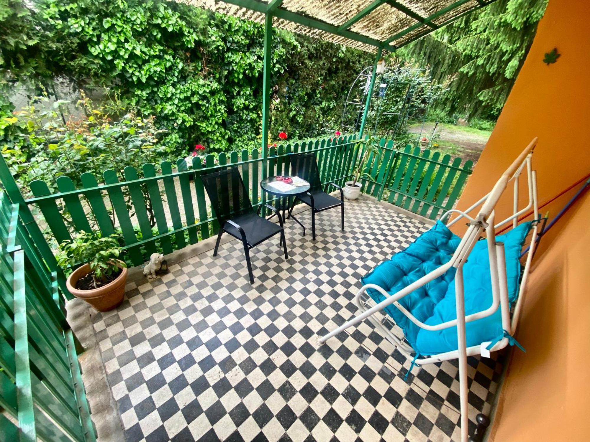 Grany'S Retro Guesthouse Near Budapest Airport Vecsés Extérieur photo